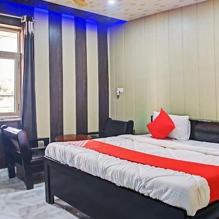 Oyo 62241 Swastik Garden Hotel Dhāmpur Buitenkant foto