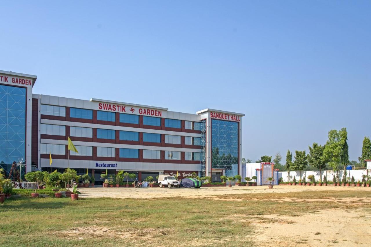 Oyo 62241 Swastik Garden Hotel Dhāmpur Buitenkant foto