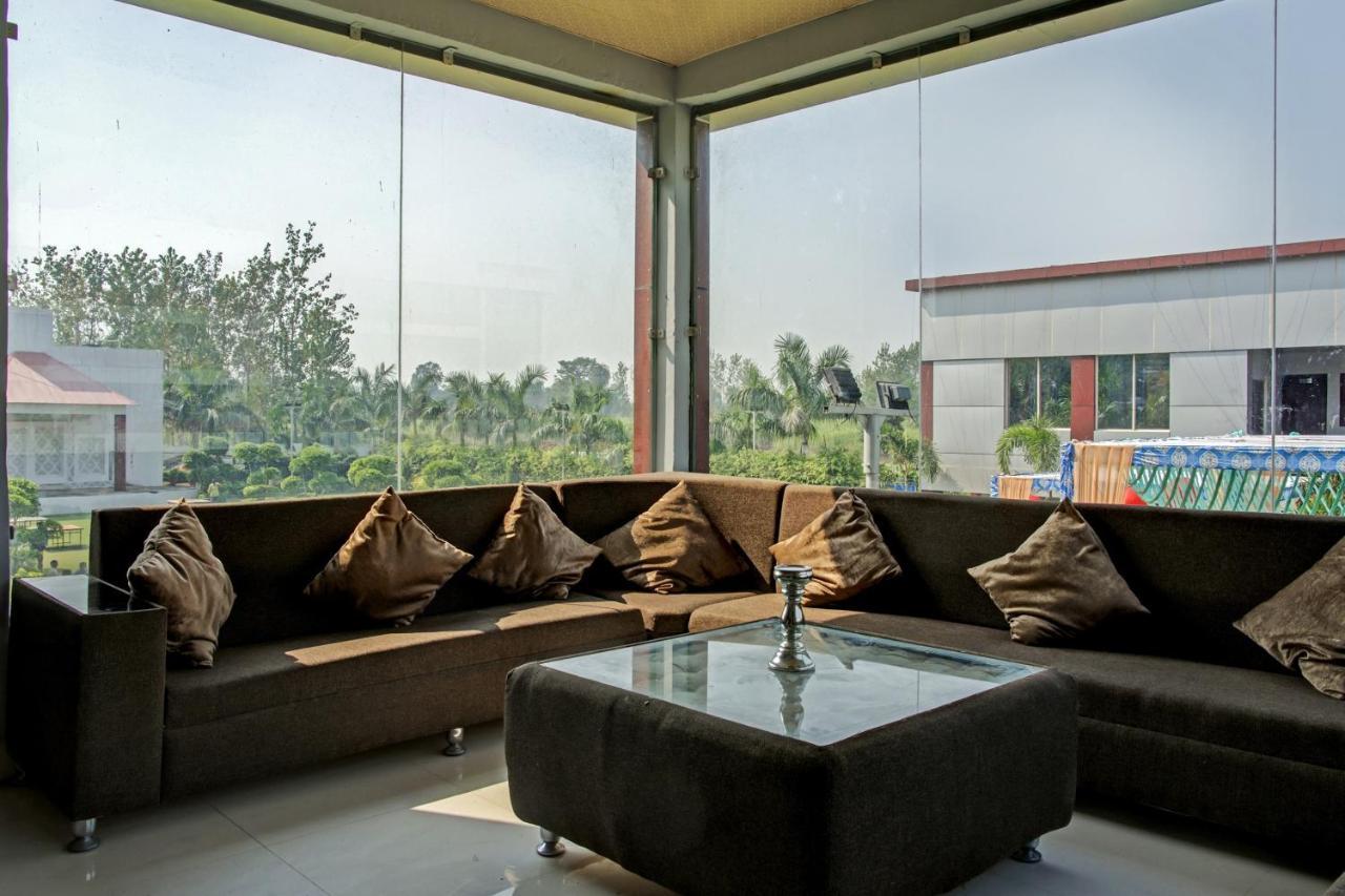 Oyo 62241 Swastik Garden Hotel Dhāmpur Buitenkant foto