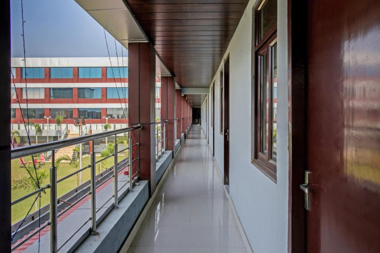 Oyo 62241 Swastik Garden Hotel Dhāmpur Buitenkant foto