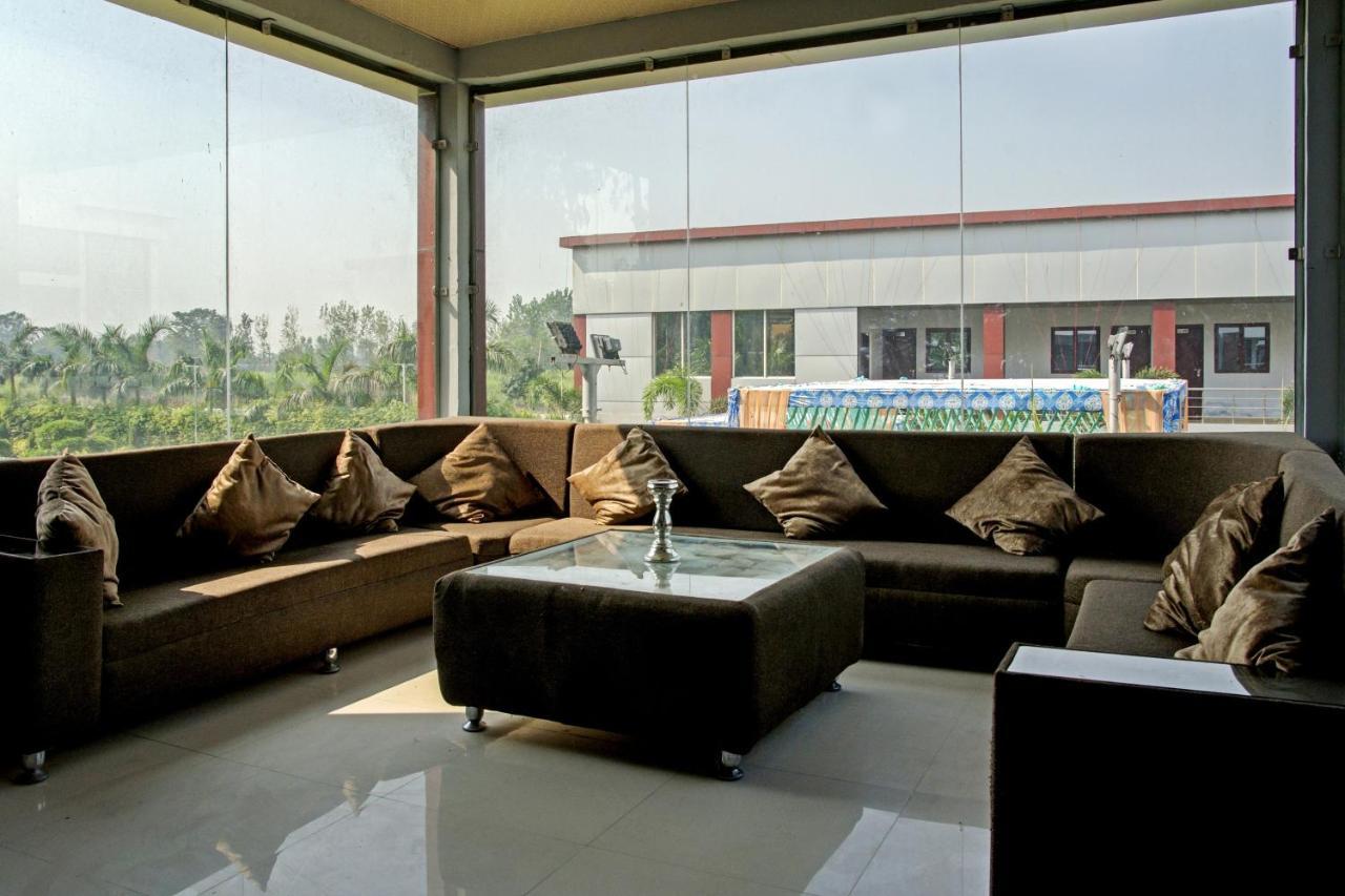 Oyo 62241 Swastik Garden Hotel Dhāmpur Buitenkant foto