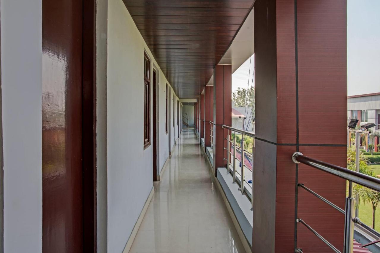 Oyo 62241 Swastik Garden Hotel Dhāmpur Buitenkant foto