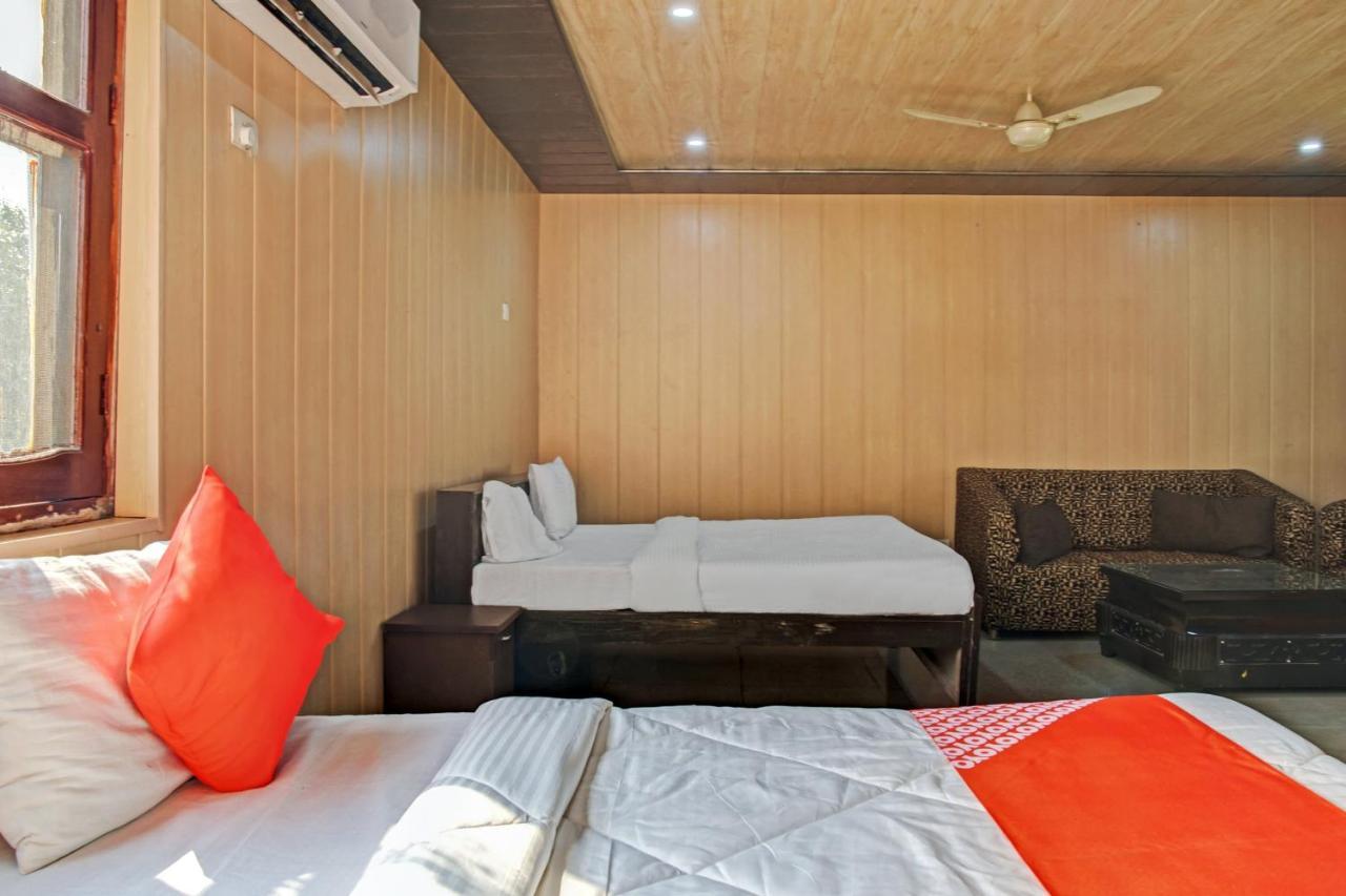 Oyo 62241 Swastik Garden Hotel Dhāmpur Buitenkant foto