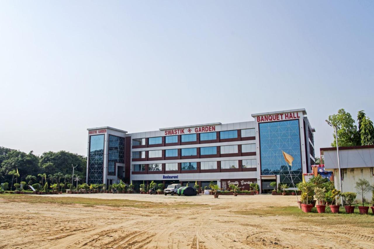 Oyo 62241 Swastik Garden Hotel Dhāmpur Buitenkant foto